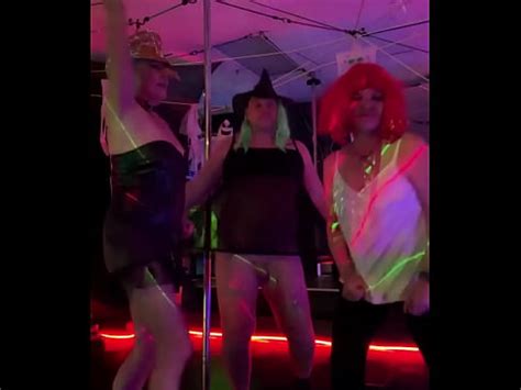 SugarNadya divirtiéndose en el San Francisco Club con sus amigas XVIDEOS