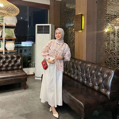 Ide Ootd Hijab Rok Ala Silvia Maulidia Pas Ketemu Camer