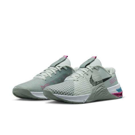 Nike Metcon 8 Light Silver / Black - Mica Green You chase the clock ...