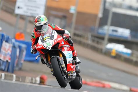 Glenn Irwin Super Dans Les Premiers Tests Du North West Pure Gp Race