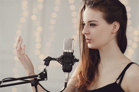 Free Photo | Singer