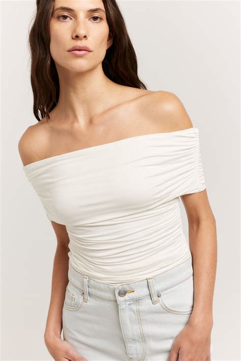 Luisa Top White Off Shoulder Top Henne