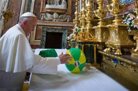 Pope Francis On Homosexuality Who Am I To Judge Gay People Mirror