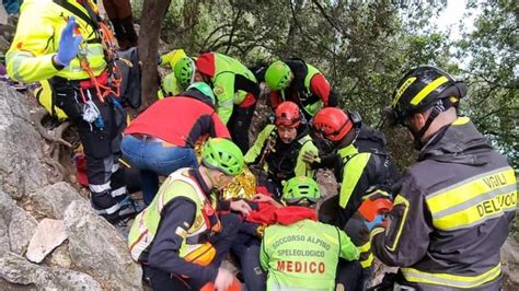 Portovenere Soccorso Un Rocciatore Caduto Da Metri Al Muzzerone