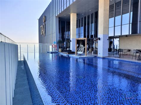 Фото «Бассейн на крыше .Мой отель в Дубае Taj Jumeira Lakes Towers» из ...