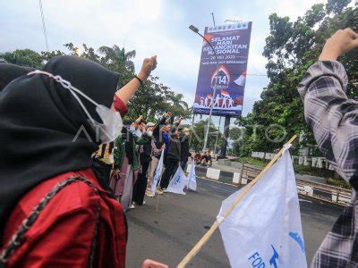 AKSI MAHASISWA PERINGATI HARKITNAS ANTARA Foto