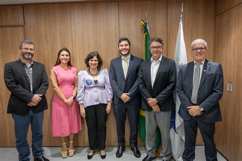 A Ministra da Saúde Nísia Trindade Recebe o Deputado Mauricio