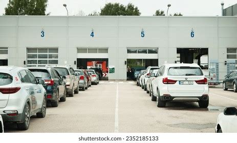 13 954 Cars Queue Images Stock Photos 3D Objects Vectors