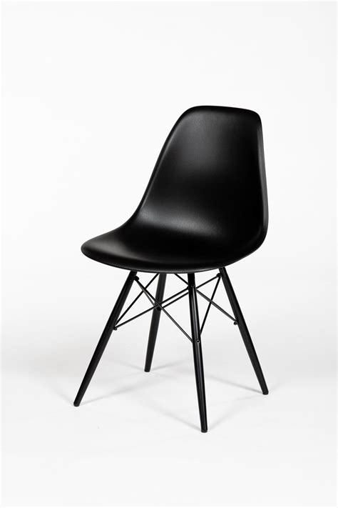 Eames Dsw Chair Deep Black Black Maple Franckly