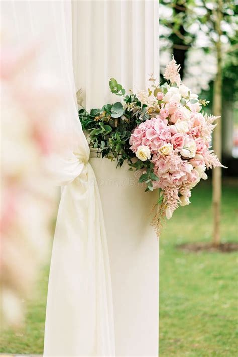 Decoraci N Con Columnas Florales Para La Ceremonia De Boda Decoraci N