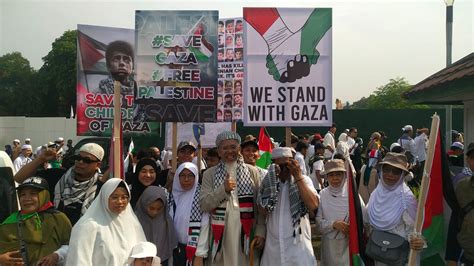 Jutaan Massa Aksi Akbar Palestina Padati Kawasan Monas Indopos Co Id