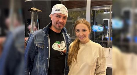 Довела до слез! Навка крепко обняла Костомарова, увидев его на ...