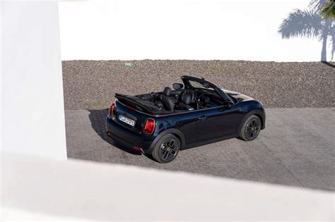 Out of Nowhere, 2023 Mini Cooper Convertible Experiences Unprecedented Surge in Popularity