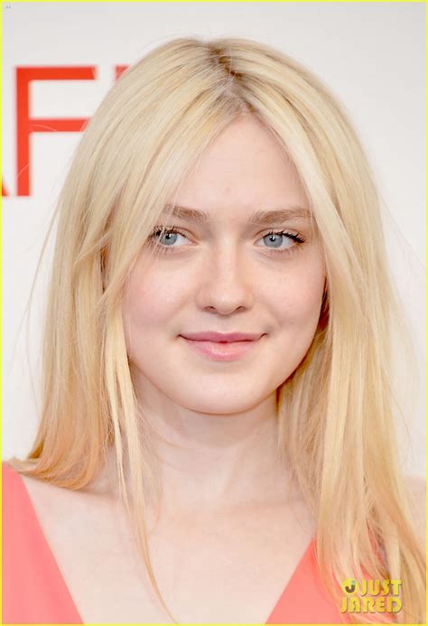 Dakota Fanning Afi Awards With Julia Roberts Photo 2672023 Dakota