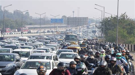 As Farmers March Towards Parliament Massive Traffic Snarls At Delhi Up