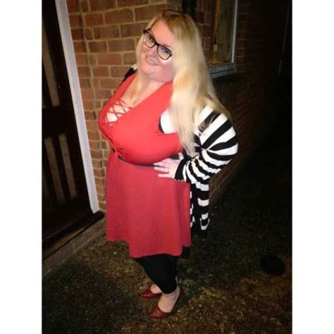 Mookies Life Plus Size Fashion • Can Never Beat A Bit Of Red To Brighten Up A Dull