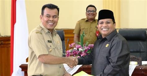 Wako Pariaman Sampaikan Nota Penjelasan Empat Ranperda 2018 Kepada DPRD