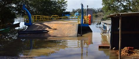 Balsa Deusa do Jacuí fará transporte de caminhões máquinas e ônibus