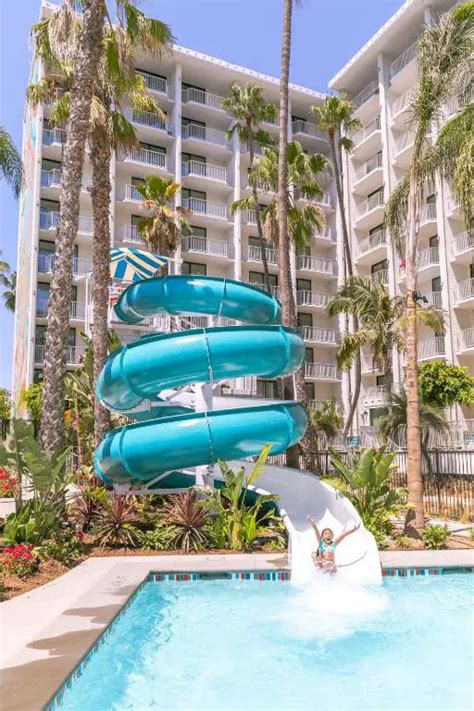 7 Best Hotels in San Diego with Water Slides & Pool for Kids