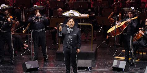 Javier Camarena Del Bel Canto A Los Mariachis Pera Actual