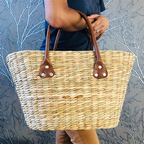 Bolsa de palha como usar Modelos tendência e inspirações de looks