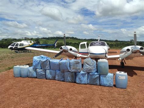 Radares da FAB detectam avião e polícia apreende 400 kg de cocaína