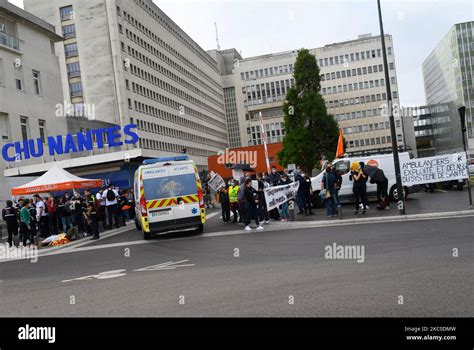 Los Conductores De Ambulancias Se Manifestaron Frente Al Hospital