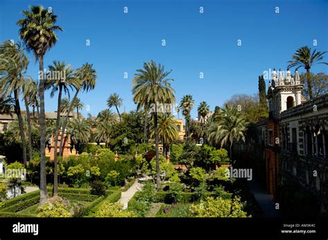 Jardines de las Reales Alcazares / Alcazar gardens, Seville, Spain ...