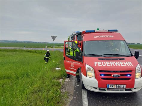 Fahrzeugbergung Nach Verkehrsunfall Freiwillige Feuerwehr Kronstorf