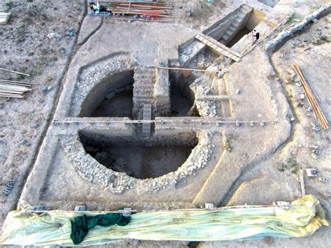 Archaeologists Find Bronze Age Tombs Lined With Gold