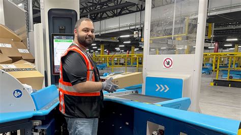 Amazon employee shares details on 7 fulfillment center jobs