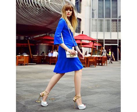 What Color Shoes To Wear With A Royal Blue Dress For Women 2023 50