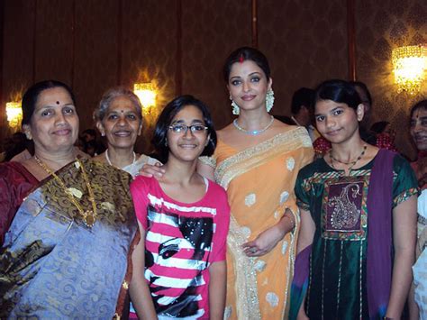 kudla bluez: Aishwarya Rai at Shrima's baby shower