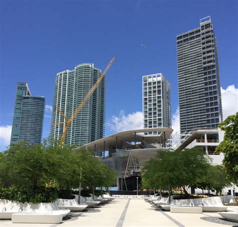 Nos EUA alta do dólar faz Miami atrair turistas por experiências no