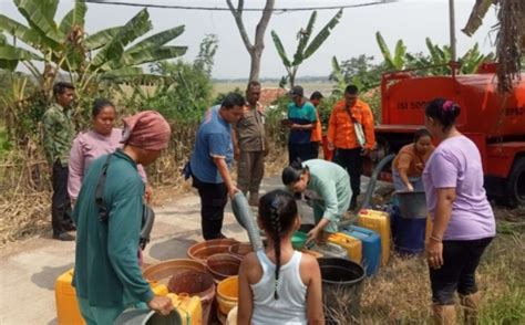 Atasi Kekeringan Bpbd Kabupaten Bekasi Distribusikan Air Bersih Ke