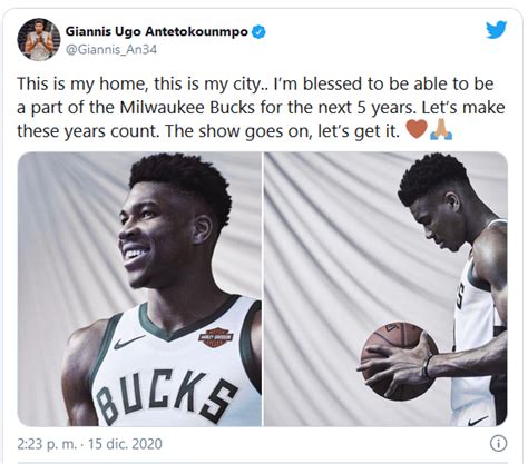 Giannis Antetokounmpo Jugador De Los Bucks De Milwaukee Firma El