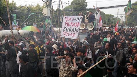 Aksi Pelajar STM Geruduk KPU Foto Tempo Co