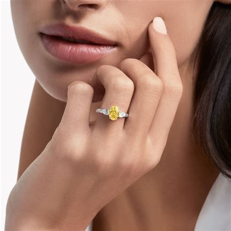 Promise鑲嵌訂婚鑽石戒指珠寶 Yellow diamonds engagement Yellow diamond