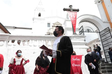 Banderas Rojas De Espejo Quito Informa