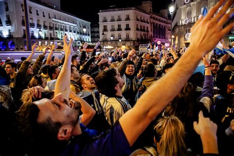 Cargas Policiales Y Tres Detenidos En La Celebraci N De Los Hinchas