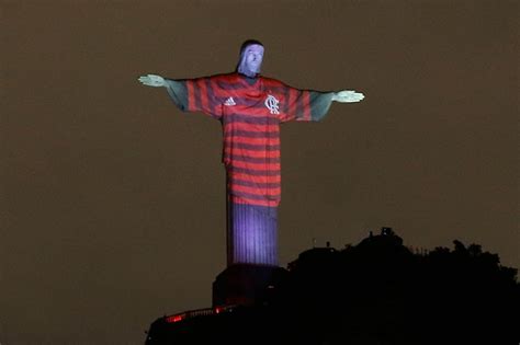 Na V Spera Da Final Cristo Redentor Veste Camisa Do Flamengo