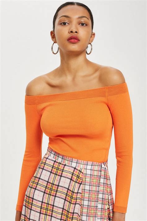 Gigi Hadid Wearing Orange Crop Top July 2018 Popsugar Fashion