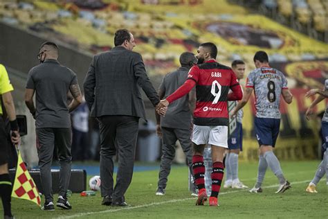 Forte queda no Maracanã imprensa chilena repercute goleada do