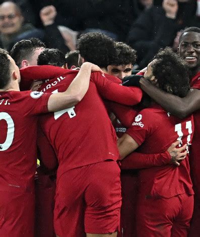 Liverpool aplica goleada histórica no Manchester United e se afirma na