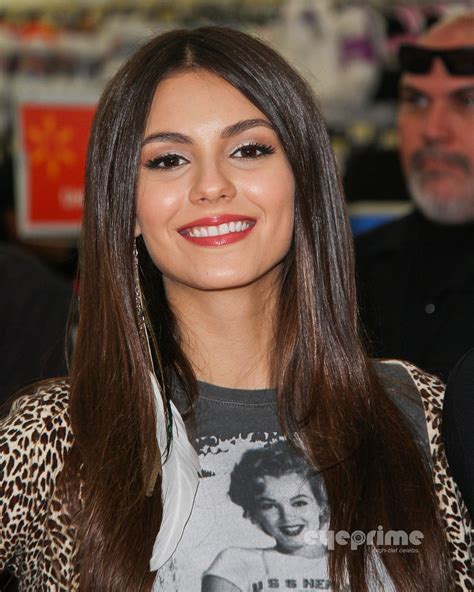 Victoria Justice Victorious Cd Signing In Duarte Ca August 13