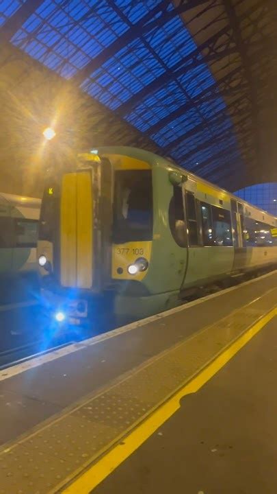 Southern Class 377 Arriving At Brighton Youtube