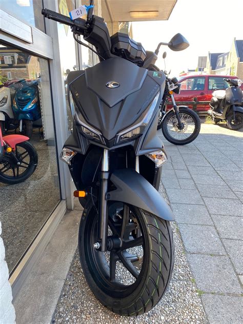 Kymco New Super 8 R 4T Mat Zwart 45km OP VOORRAAD