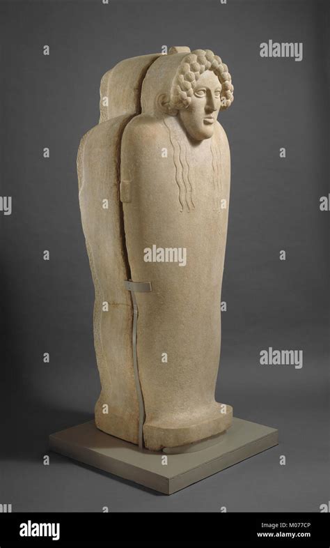 Anthropoid Sarcophagus Fotos Und Bildmaterial In Hoher Auflösung Alamy