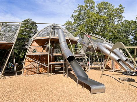 Der Gro E Dino Spielplatz In Stuttgart