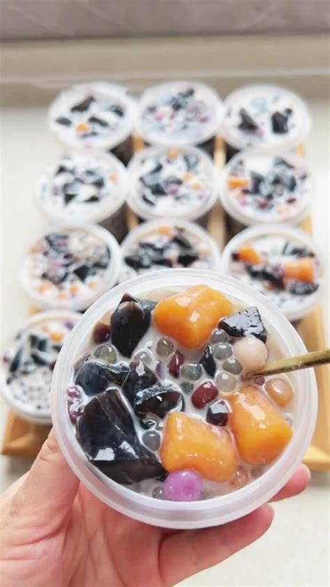 Vietnamese Grass Jelly And Coconut Milk Dessert Drink Ch S Ng S O